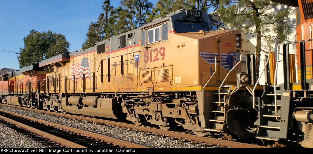 UP 8129 on a BNSF HWATBAR